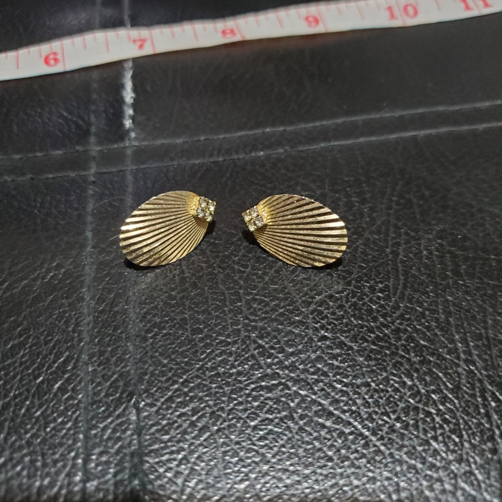 Costume jewelry, 15 pairs of earrings